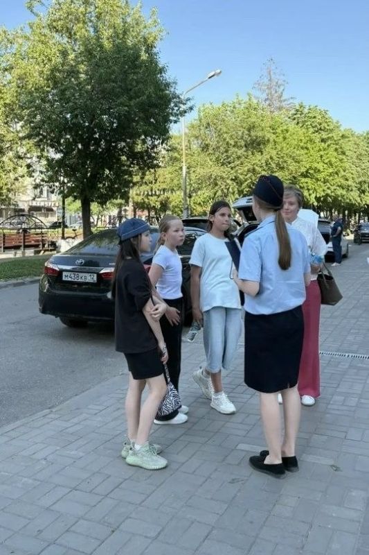 В Волжске автоинспекторы провели краш-курс «Дорога ошибок не прощает» для старшеклассников В Волжске автоинспекторы провели краш-курс «Дорога ошибок не прощает» для старшеклассников