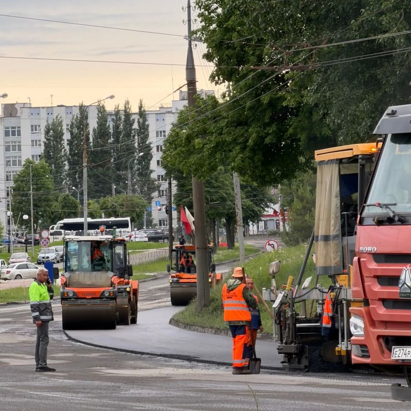 В Йошкар-Оле дорожники приступили к обновлению покрытия одной из центральных магистралей В Йошкар-Оле дорожники приступили к обновлению покрытия одной из центральных магистралей