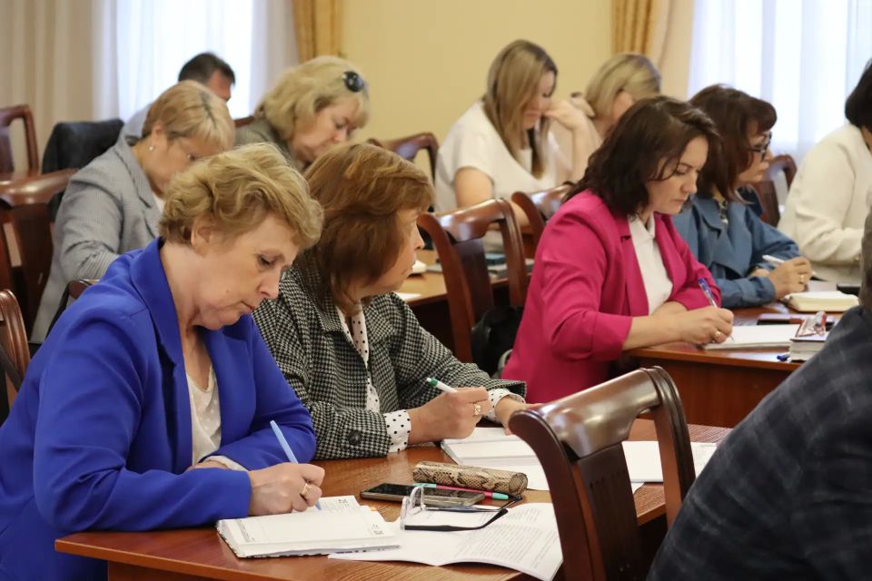 В преддверии летних каникул и государственной итоговой аттестации министр образования и науки Республики Марий Эл Лариса Ревуцкая провела совещание с руководителями муниципальных отделов образований В преддверии летних каникул и государственной итоговой аттестации министр образования и науки Республики Марий Эл Лариса Ревуцкая провела совещание с руководителями муниципальных отделов образований