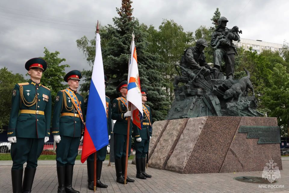 Подписан план совместных мероприятий между спасательными ведомствами России и Вьетнама Подписан план совместных мероприятий между спасательными ведомствами России и Вьетнама