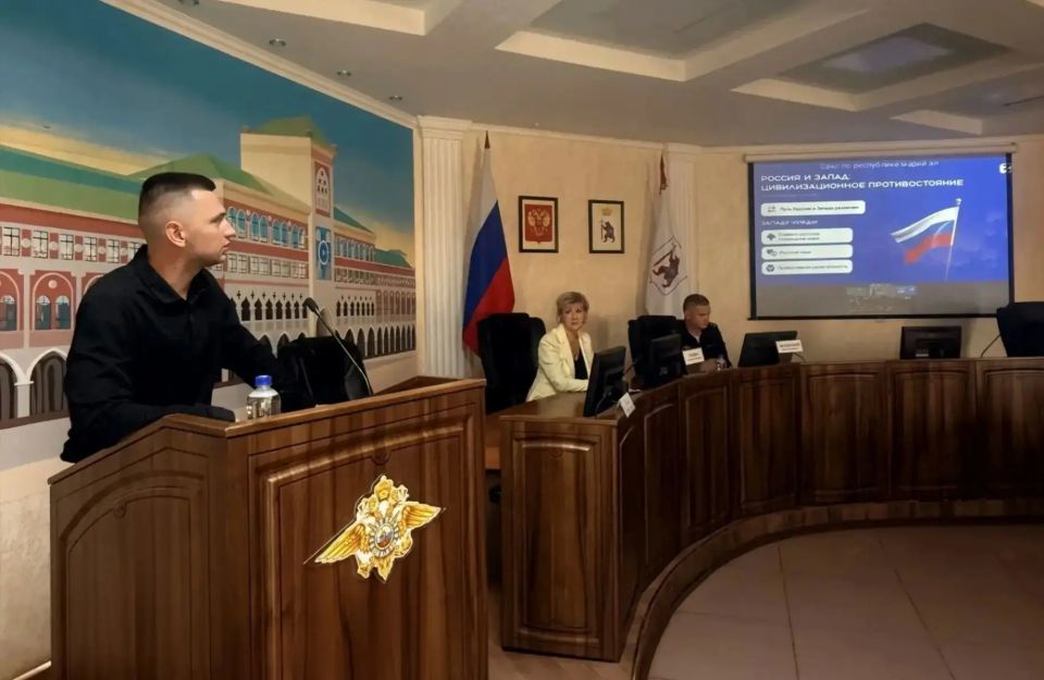 Сегодня лектор Российского общества «Знание», руководитель музейно-патриотического центра «Герои Отечества» Национального музея Республики Марий Эл им. Т. Евсеева, преподаватель кафедры отечественной истории Марийского... Сегодня лектор Российского общества «Знание», руководитель музейно-патриотического центра «Герои Отечества» Национального музея Республики Марий Эл им. Т. Евсеева, преподаватель кафедры отечественной истории Марийского...