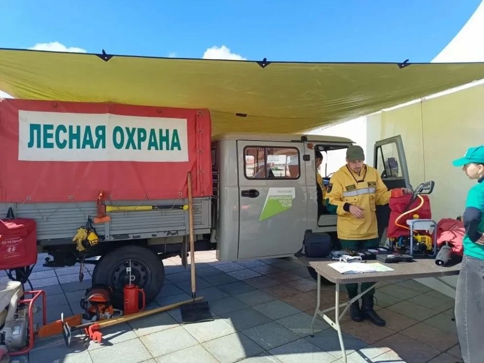 Сегодня на Патриаршей площади — СберПрайм Зелёный марафон! Это не просто забег, а целый праздник здоровья, спорта и веселья Сегодня на Патриаршей площади — СберПрайм Зелёный марафон! Это не просто забег, а целый праздник здоровья, спорта и веселья