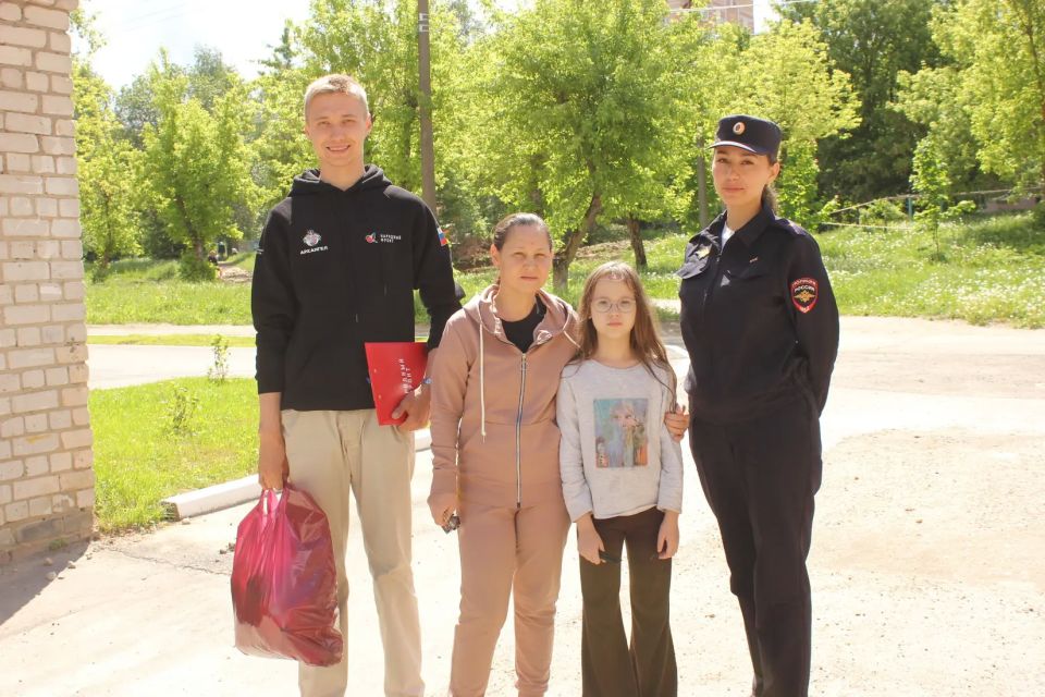 В Республике Марий Эл сотрудники полиции, общественники и член штаба Народного фронта приняли участие в мероприятии, приуроченном к Международному дню детей В Республике Марий Эл сотрудники полиции, общественники и член штаба Народного фронта приняли участие в мероприятии, приуроченном к Международному дню детей
