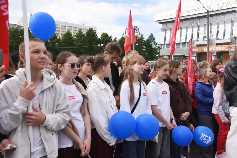 Михаил Васютин поздравил юных жителей республики с Днем защиты детей Михаил Васютин поздравил юных жителей республики с Днем защиты детей