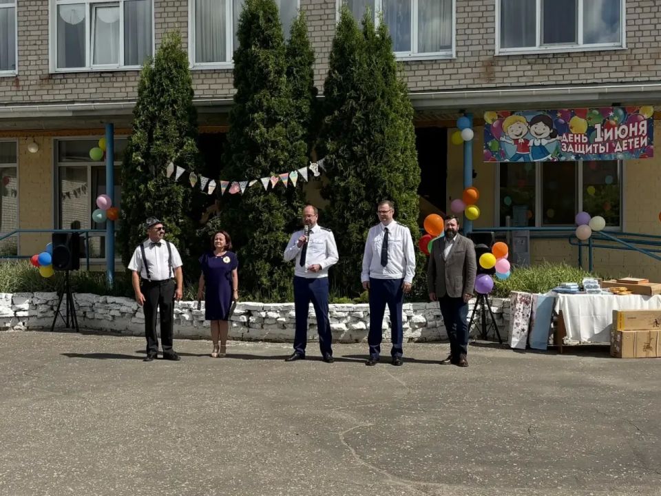 Дети сразу и непринужденно осваиваются со счастьем, ибо они сами по природе своей – радость и счастье (В. Гюго)