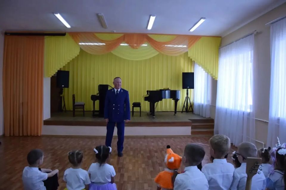 Дети сразу и непринужденно осваиваются со счастьем, ибо они сами по природе своей – радость и счастье (В. Гюго) Дети сразу и непринужденно осваиваются со счастьем, ибо они сами по природе своей – радость и счастье (В. Гюго)