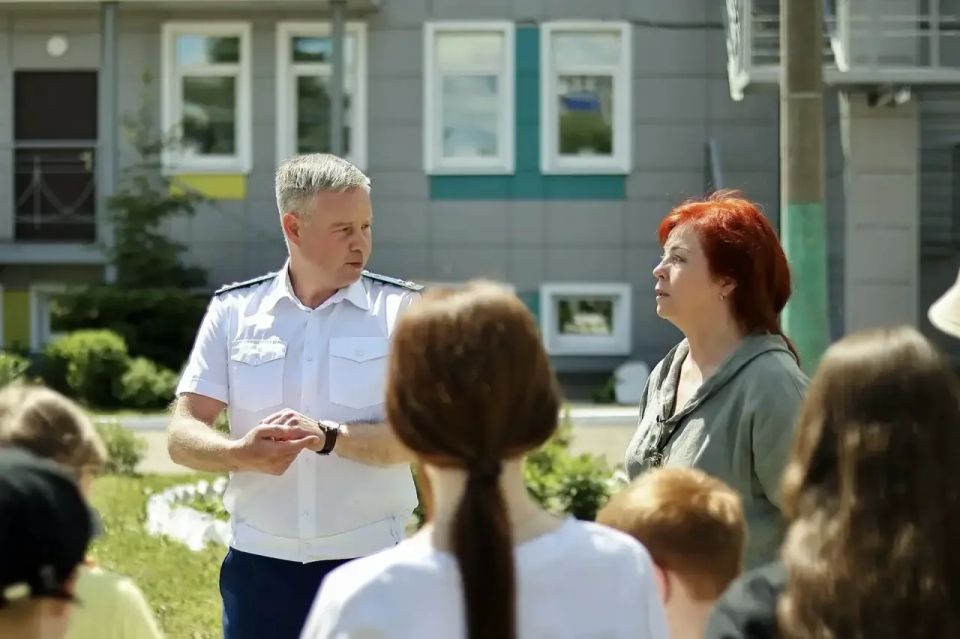 Дети сразу и непринужденно осваиваются со счастьем, ибо они сами по природе своей – радость и счастье (В. Гюго) Дети сразу и непринужденно осваиваются со счастьем, ибо они сами по природе своей – радость и счастье (В. Гюго)