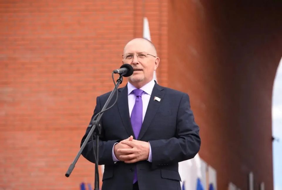 Михаил Васютин поздравил юных жителей республики с Днем защиты детей Михаил Васютин поздравил юных жителей республики с Днем защиты детей