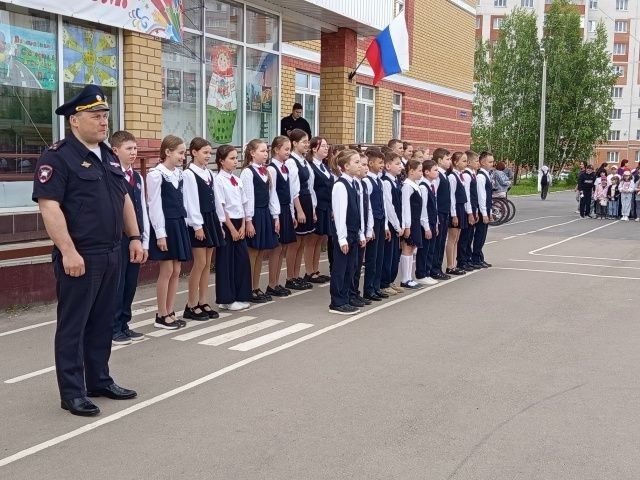 В Международный день защиты детей в Йошкар-Оле автоинспекторы приняли участие в открытии смен летних пришкольных лагерей В Международный день защиты детей в Йошкар-Оле автоинспекторы приняли участие в открытии смен летних пришкольных лагерей