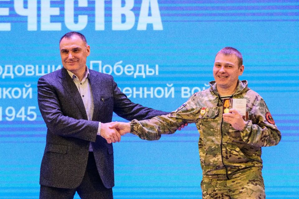 Вчера, 1 июня, исполнилось три года со дня создания отделения фонда «Защитники Отечества» в Марий Эл. Он сформирован по поручению Президента России и помогает ветеранам специальной военной операции и их семьям Вчера, 1 июня, исполнилось три года со дня создания отделения фонда «Защитники Отечества» в Марий Эл. Он сформирован по поручению Президента России и помогает ветеранам специальной военной операции и их семьям