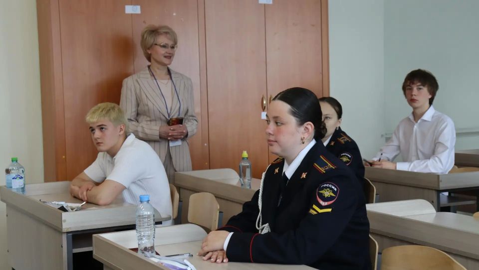 Более 800 выпускников Марий Эл написали ЕГЭ по химии, истории и литературе