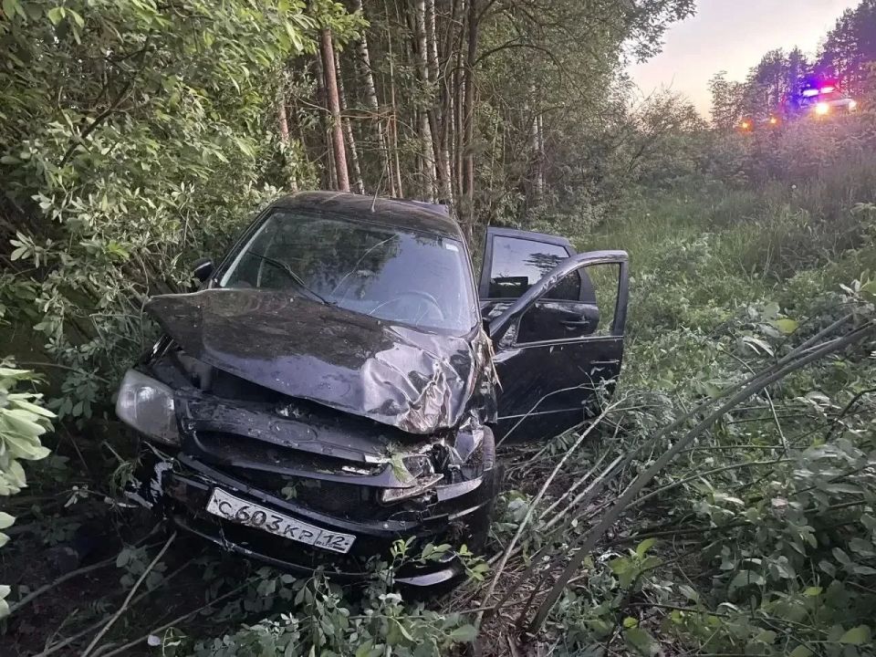 На трассе в Марий Эл перевернулся автомобиль с 4-летним ребенком