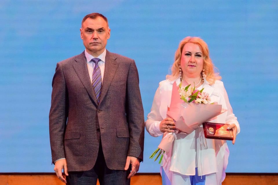Юрий Зайцев: Вручил награды работникам социальной сферы Юрий Зайцев: Вручил награды работникам социальной сферы