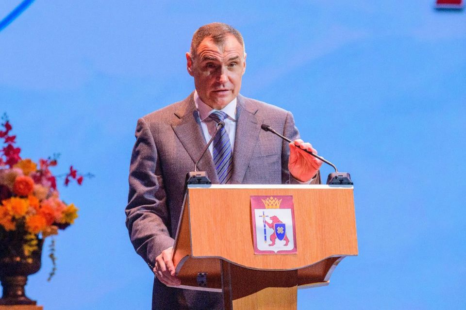 Юрий Зайцев: Вручил награды работникам социальной сферы Юрий Зайцев: Вручил награды работникам социальной сферы