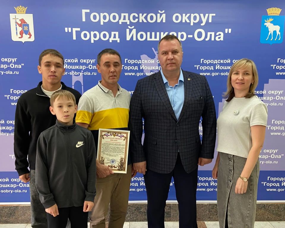 В администрации города участникам СВО и их семьям вручили благодарственные письма за достойное исполнение боевых задач от командиров войсковых частей В администрации города участникам СВО и их семьям вручили благодарственные письма за достойное исполнение боевых задач от командиров войсковых частей