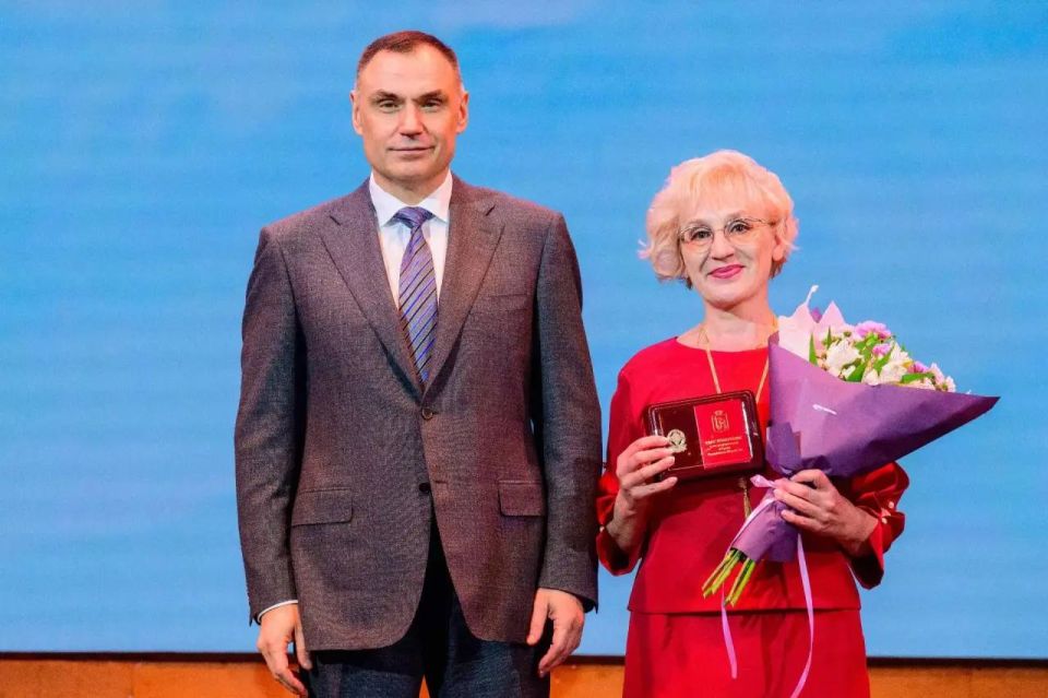 Юрий Зайцев поздравил социальных работников Марий Эл с профессиональным праздником Юрий Зайцев поздравил социальных работников Марий Эл с профессиональным праздником