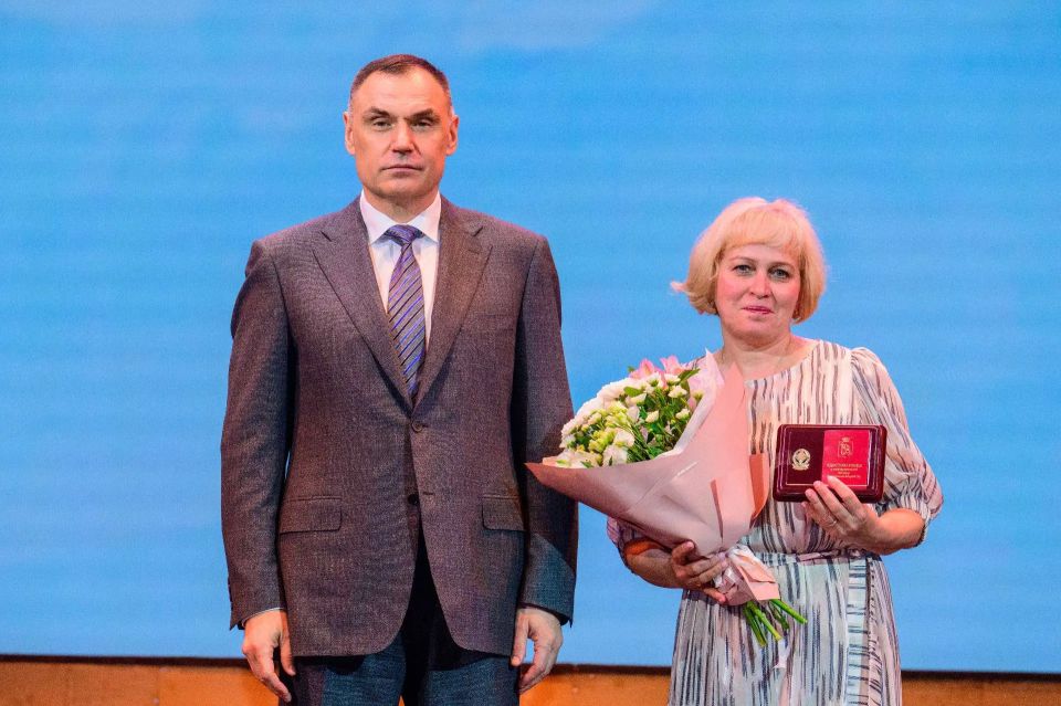 Юрий Зайцев: Вручил награды работникам социальной сферы Юрий Зайцев: Вручил награды работникам социальной сферы