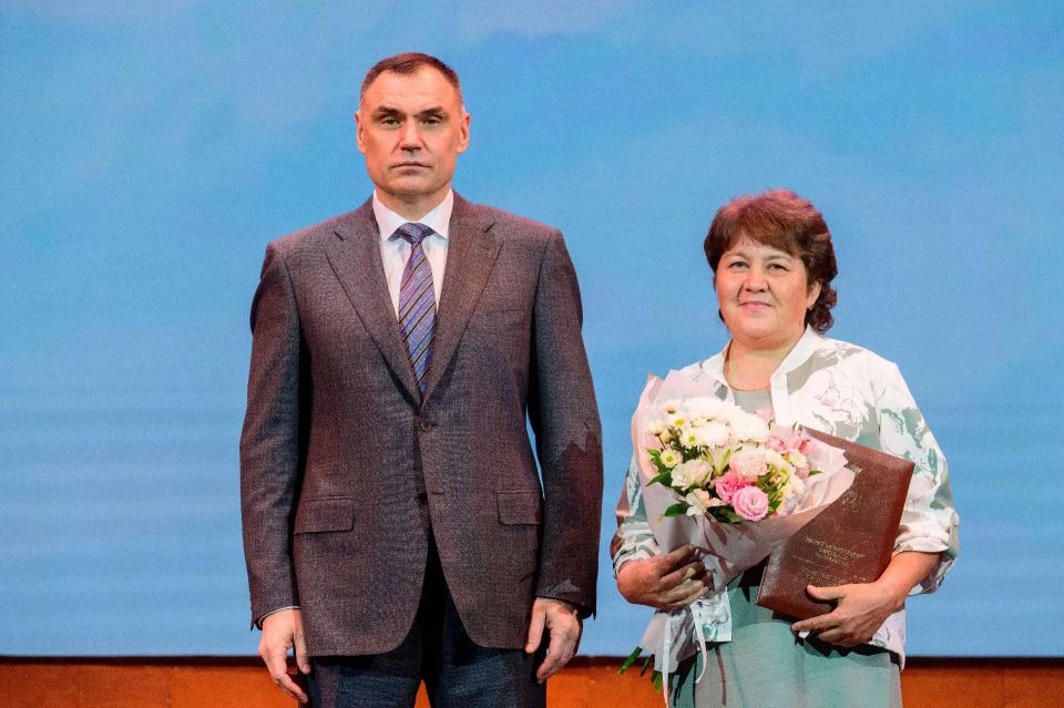 Юрий Зайцев поздравил социальных работников Марий Эл с профессиональным праздником Юрий Зайцев поздравил социальных работников Марий Эл с профессиональным праздником