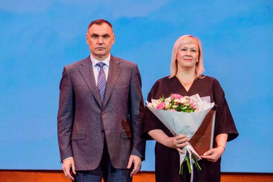 Юрий Зайцев поздравил социальных работников Марий Эл с профессиональным праздником Юрий Зайцев поздравил социальных работников Марий Эл с профессиональным праздником