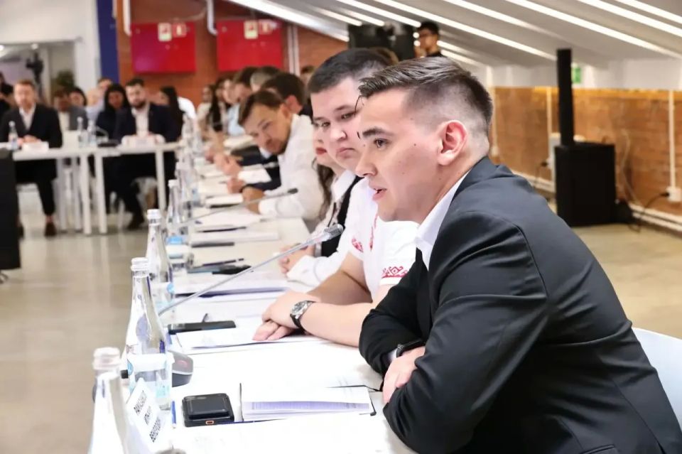 Предложения Молодежного парламента Марий Эл вошли в решения XV заседания Ассоциации молодежных парламентов ПФО Предложения Молодежного парламента Марий Эл вошли в решения XV заседания Ассоциации молодежных парламентов ПФО
