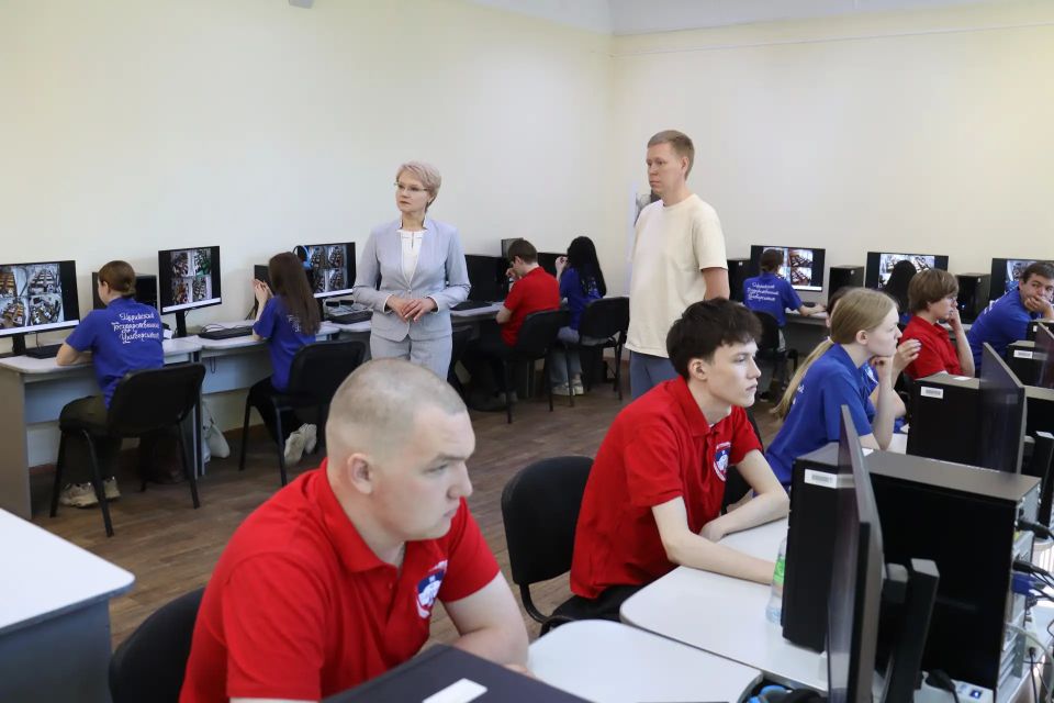 Министр образования и науки Республики Марий Эл Лариса Ревуцкая посетила региональный Ситуационно-информационный центр (СИЦ), который организован на базе Марийского государственного университета