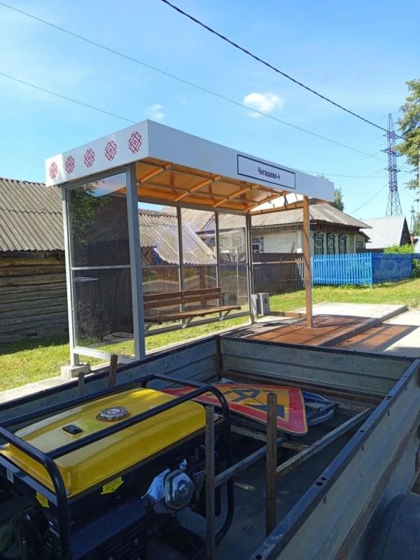 В Йошкар-Оле устанавливают новые павильоны для ожидания общественного транспорта В Йошкар-Оле устанавливают новые павильоны для ожидания общественного транспорта