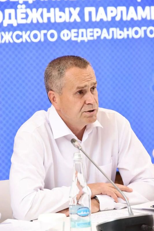 Предложения Молодежного парламента Марий Эл вошли в решения XV заседания Ассоциации молодежных парламентов ПФО Предложения Молодежного парламента Марий Эл вошли в решения XV заседания Ассоциации молодежных парламентов ПФО