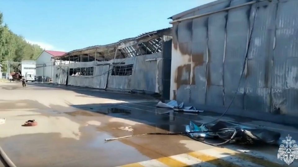 Инспекторы ДПС спасли 20 единиц техники при пожаре на складе в Волжске