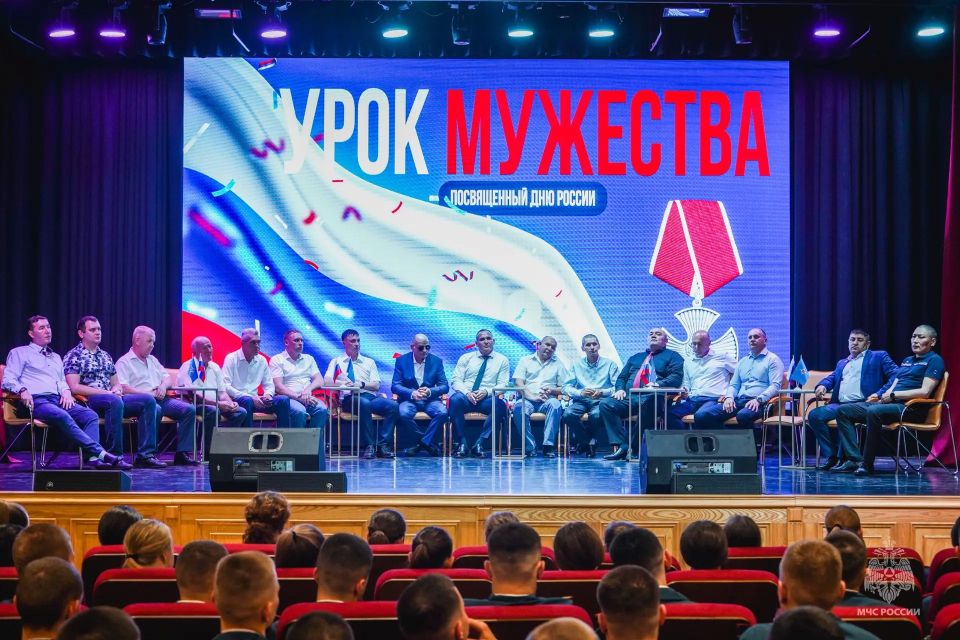 Встреча с героями: урок мужества в Москве посетил водитель 28-й ПСЧ Андрей Семейшев