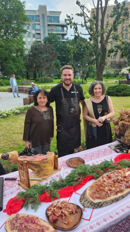 Гости из Уругвая и Кубы оценили на вкус блюдо из Марий Эл