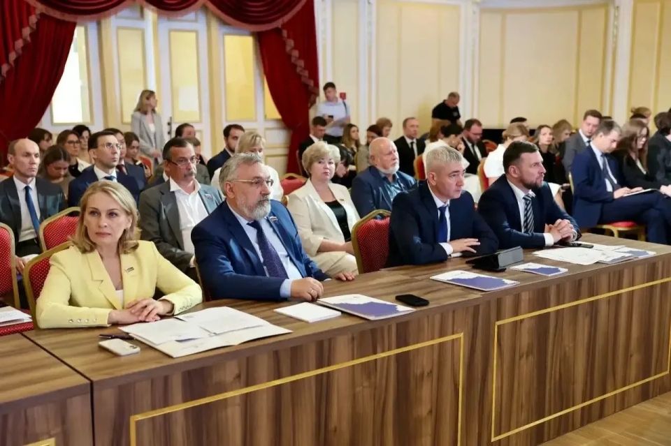 Законодатели округа обсудили вопросы развития строительной отрасли Законодатели округа обсудили вопросы развития строительной отрасли