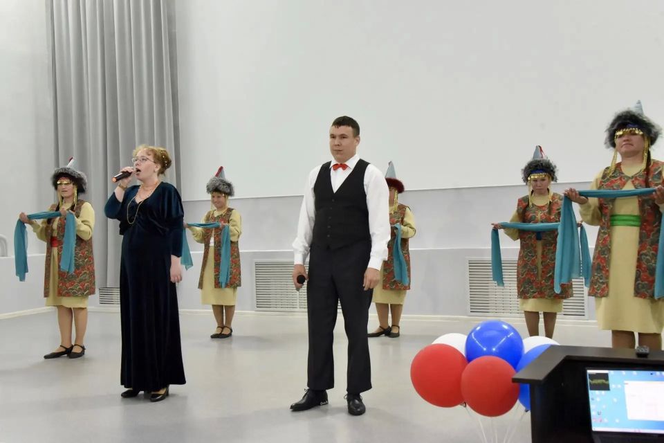 Тепло сердец и музыка единства: по инициативе Ларисы Яковлевой Ассамблея народов России подарила праздник проживающим в доме-интернате «Таир» Тепло сердец и музыка единства: по инициативе Ларисы Яковлевой Ассамблея народов России подарила праздник проживающим в доме-интернате «Таир»