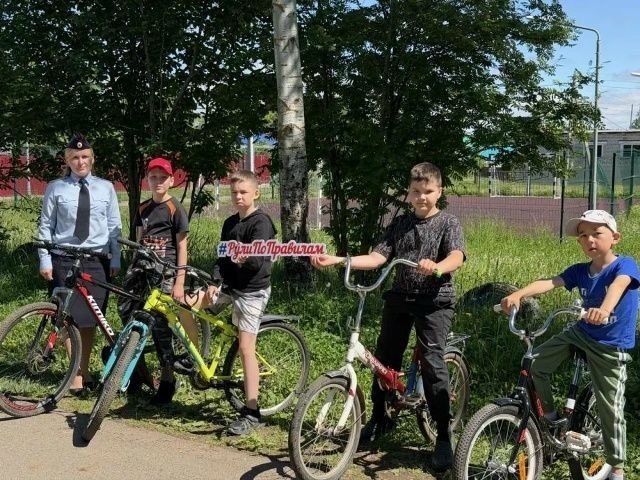 В Сернурском округе сотрудники Госавтоинспекции проводят профилактические беседы с юными велосипедистами в отдаленных населённых пунктах
