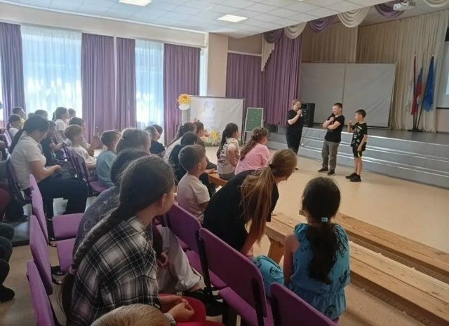 В пришкольных лагерях Советского района и Новоторъяльского округа проходят уроки дорожной безопасности В пришкольных лагерях Советского района и Новоторъяльского округа проходят уроки дорожной безопасности