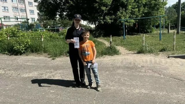 В Звениговском районе сотрудники Госавтоинспекции проводят профилактические беседы о безопасности на дорогах В Звениговском районе сотрудники Госавтоинспекции проводят профилактические беседы о безопасности на дорогах