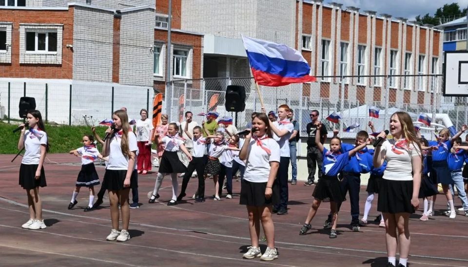 В Козьмодемьянске у учащихся школы №3 появилась уличная трасса для гонок БПЛА В Козьмодемьянске у учащихся школы №3 появилась уличная трасса для гонок БПЛА