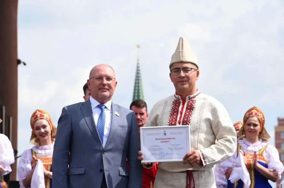 «Успех и процветание нашей страны основаны на единстве ее народов»: Михаил Васютин поздравил жителей Марий Эл с Днем России «Успех и процветание нашей страны основаны на единстве ее народов»: Михаил Васютин поздравил жителей Марий Эл с Днем России