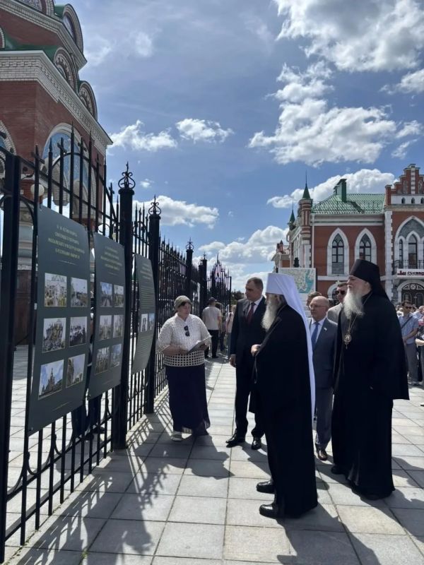В День России на площади Республики и Пресвятой Девы Марии открылась выставка, посвященная 10-летию со дня освещения Кафедрального собора Благовещения Пресвятой Богородицы и Первосвятительского визита Святейшего Патриарха... В День России на площади Республики и Пресвятой Девы Марии открылась выставка, посвященная 10-летию со дня освещения Кафедрального собора Благовещения Пресвятой Богородицы и Первосвятительского визита Святейшего Патриарха...