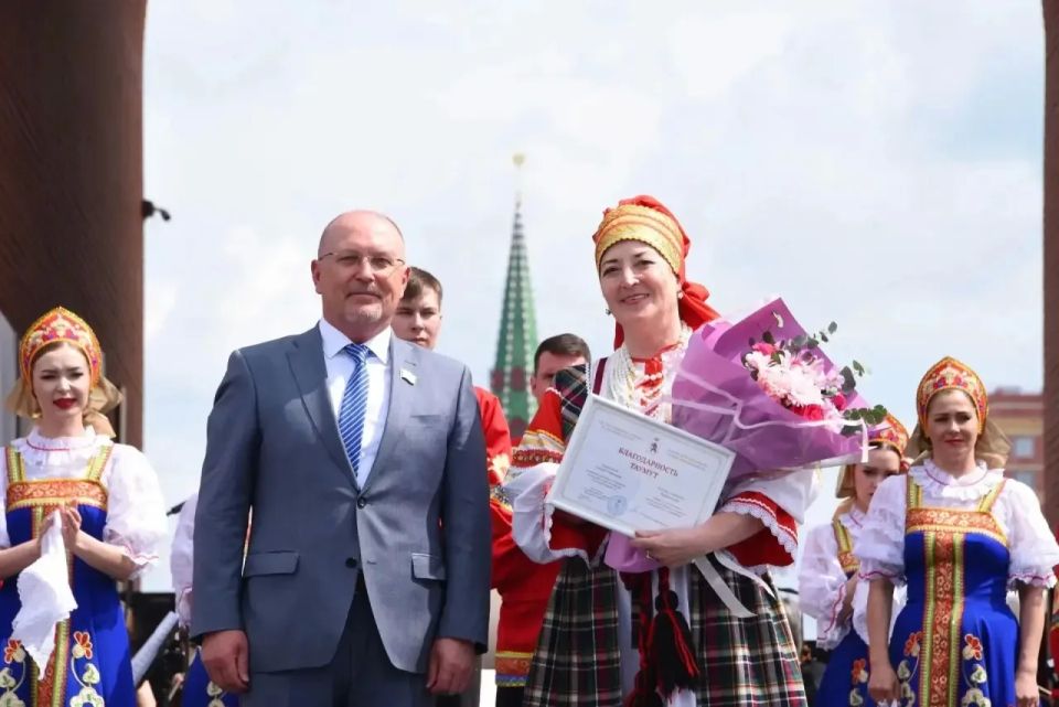 «Успех и процветание нашей страны основаны на единстве ее народов»: Михаил Васютин поздравил жителей Марий Эл с Днем России «Успех и процветание нашей страны основаны на единстве ее народов»: Михаил Васютин поздравил жителей Марий Эл с Днем России
