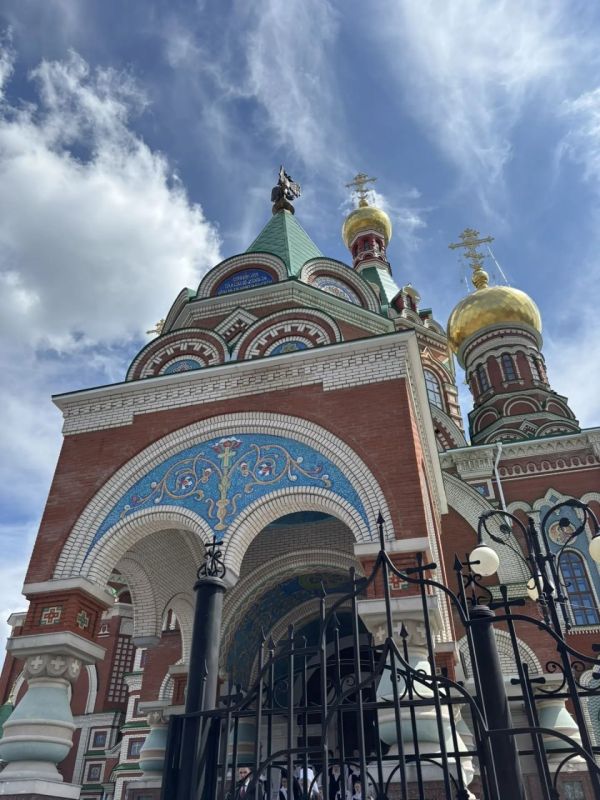 В День России на площади Республики и Пресвятой Девы Марии открылась выставка, посвященная 10-летию со дня освещения Кафедрального собора Благовещения Пресвятой Богородицы и Первосвятительского визита Святейшего Патриарха... В День России на площади Республики и Пресвятой Девы Марии открылась выставка, посвященная 10-летию со дня освещения Кафедрального собора Благовещения Пресвятой Богородицы и Первосвятительского визита Святейшего Патриарха...