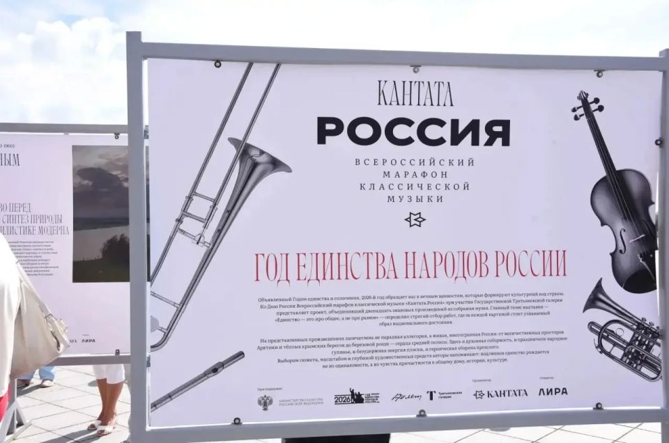 Глава марийского парламента ознакомился с фотовыставкой, посвященной 10-летию освящения Благовещенского собора и визита Патриарха Кирилла Глава марийского парламента ознакомился с фотовыставкой, посвященной 10-летию освящения Благовещенского собора и визита Патриарха Кирилла