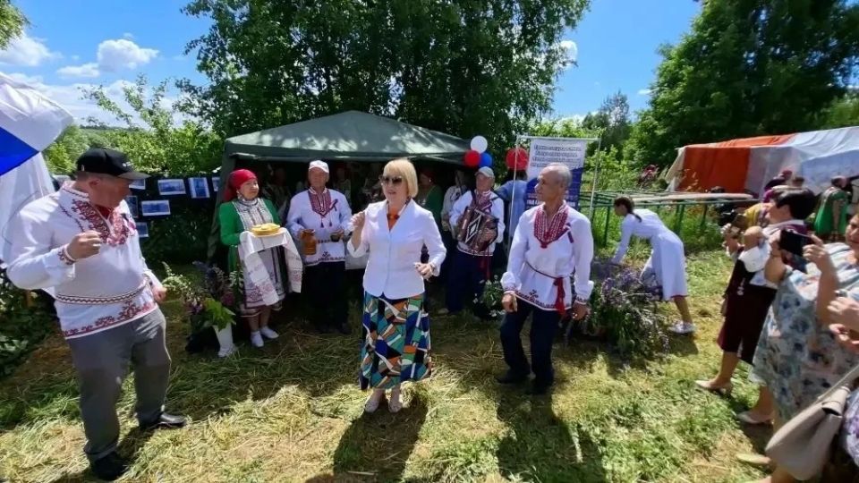 Лариса Яковлева поздравила жителей Волжского муниципального округа с Днем России и Пеледыш пайрем Лариса Яковлева поздравила жителей Волжского муниципального округа с Днем России и Пеледыш пайрем