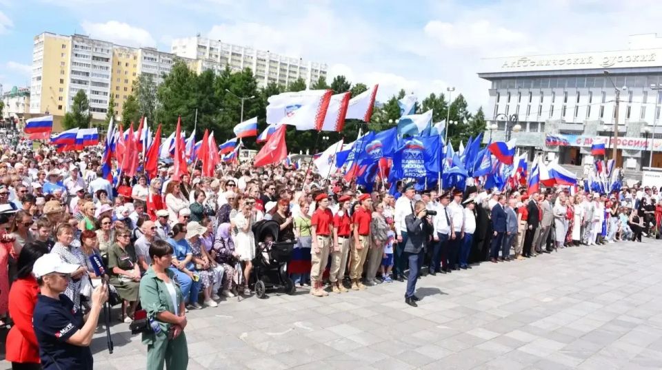 «Успех и процветание нашей страны основаны на единстве ее народов»: Михаил Васютин поздравил жителей Марий Эл с Днем России «Успех и процветание нашей страны основаны на единстве ее народов»: Михаил Васютин поздравил жителей Марий Эл с Днем России