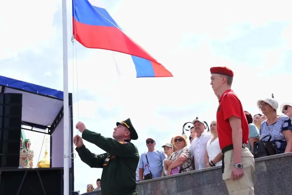 «Успех и процветание нашей страны основаны на единстве ее народов»: Михаил Васютин поздравил жителей Марий Эл с Днем России «Успех и процветание нашей страны основаны на единстве ее народов»: Михаил Васютин поздравил жителей Марий Эл с Днем России
