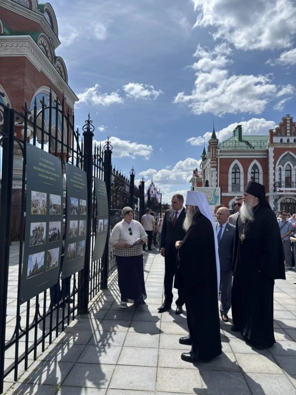 В День России на площади Республики и Пресвятой Девы Марии открылась выставка, посвященная 10-летию со дня освещения Кафедрального собора Благовещения Пресвятой Богородицы и Первосвятительского визита Святейшего Патриарха... В День России на площади Республики и Пресвятой Девы Марии открылась выставка, посвященная 10-летию со дня освещения Кафедрального собора Благовещения Пресвятой Богородицы и Первосвятительского визита Святейшего Патриарха...