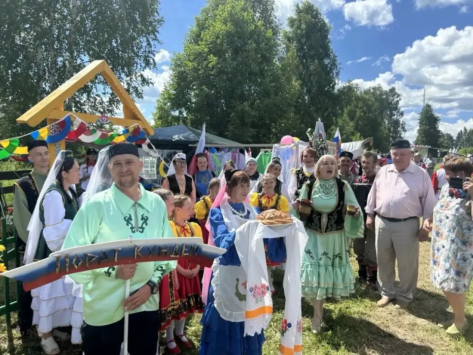 Лариса Яковлева поздравила жителей Волжского муниципального округа с Днем России и Пеледыш пайрем Лариса Яковлева поздравила жителей Волжского муниципального округа с Днем России и Пеледыш пайрем
