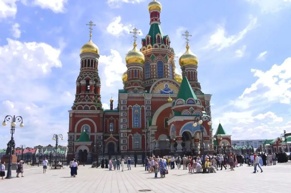Глава марийского парламента ознакомился с фотовыставкой, посвященной 10-летию освящения Благовещенского собора и визита Патриарха Кирилла Глава марийского парламента ознакомился с фотовыставкой, посвященной 10-летию освящения Благовещенского собора и визита Патриарха Кирилла