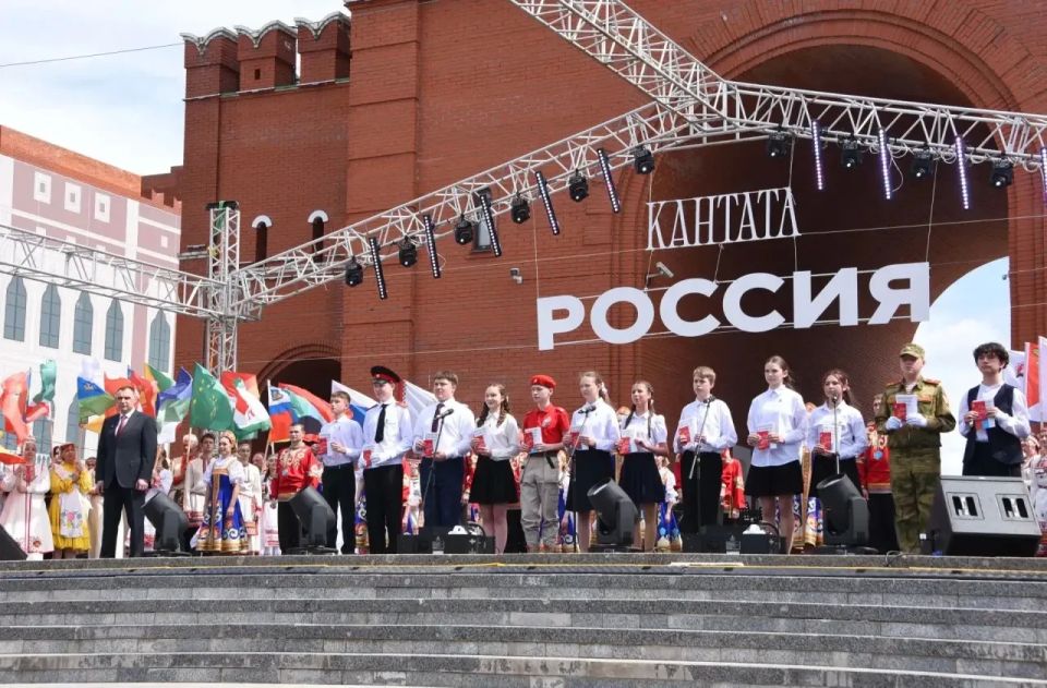 «Успех и процветание нашей страны основаны на единстве ее народов»: Михаил Васютин поздравил жителей Марий Эл с Днем России «Успех и процветание нашей страны основаны на единстве ее народов»: Михаил Васютин поздравил жителей Марий Эл с Днем России