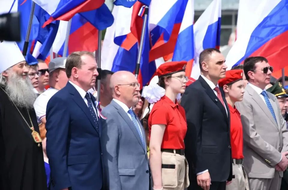 «Успех и процветание нашей страны основаны на единстве ее народов»: Михаил Васютин поздравил жителей Марий Эл с Днем России «Успех и процветание нашей страны основаны на единстве ее народов»: Михаил Васютин поздравил жителей Марий Эл с Днем России