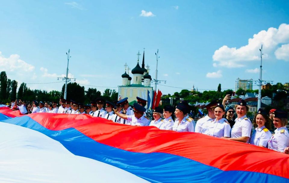 В честь Дня России по всей стране состоялись мероприятия с участием офицеров Следственного комитета Российской Федерации В честь Дня России по всей стране состоялись мероприятия с участием офицеров Следственного комитета Российской Федерации